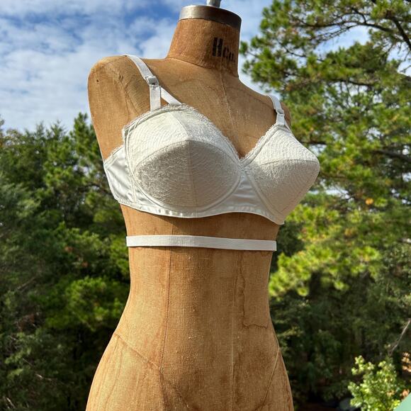 Vintage 1958 Hollywood Vassarette Circle Stitch Backless Pin Up Bullet Bra 36B - Picture 3 of 13